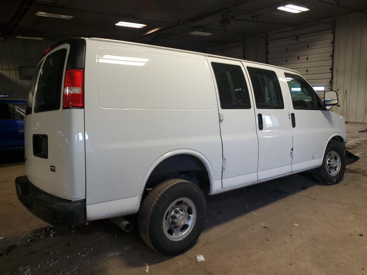 Photo 2 VIN: 1GCWGAF75M1168135 - CHEVROLET EXPRESS 