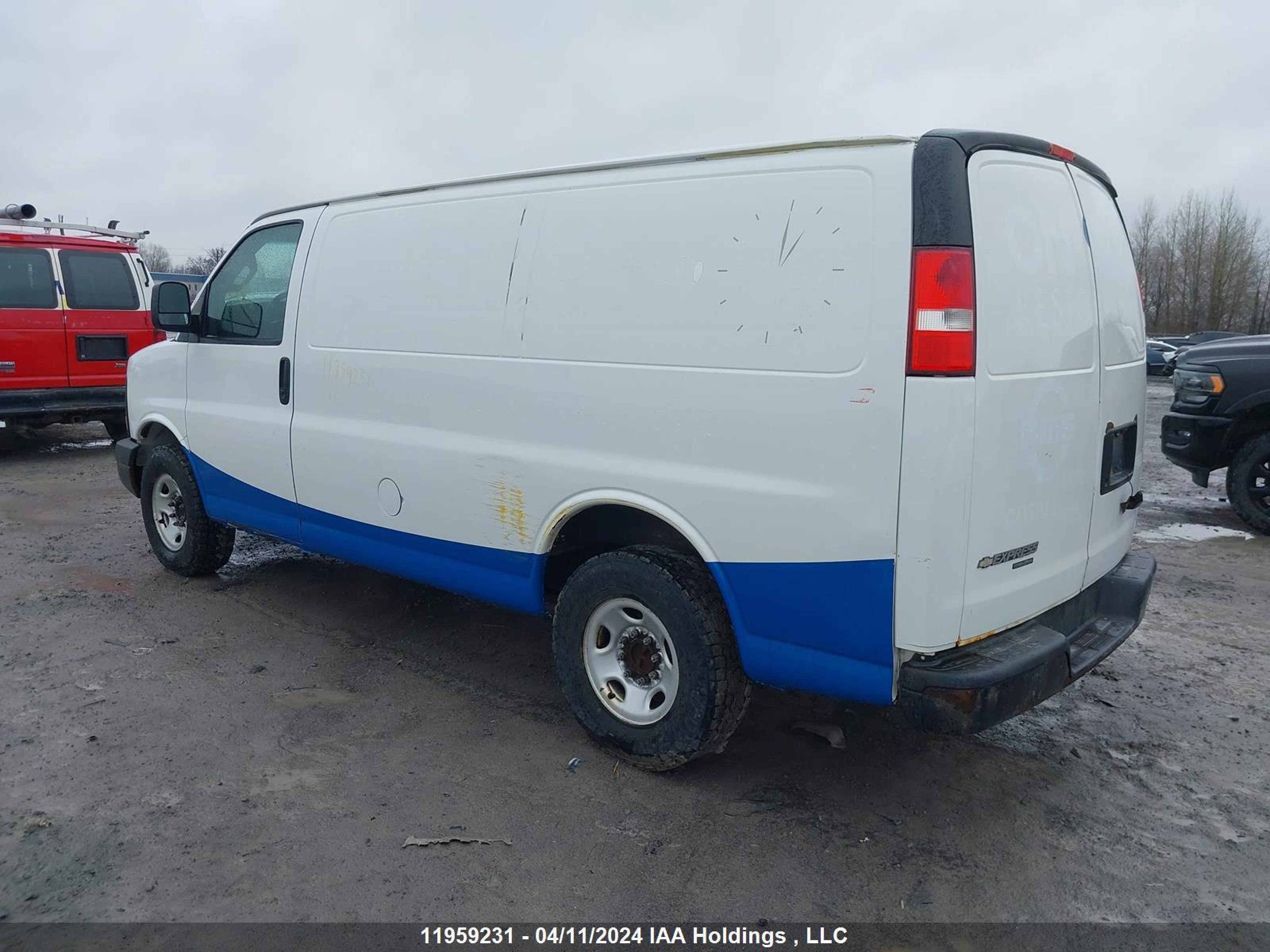 Photo 2 VIN: 1GCWGAFF0G1126144 - CHEVROLET EXPRESS 