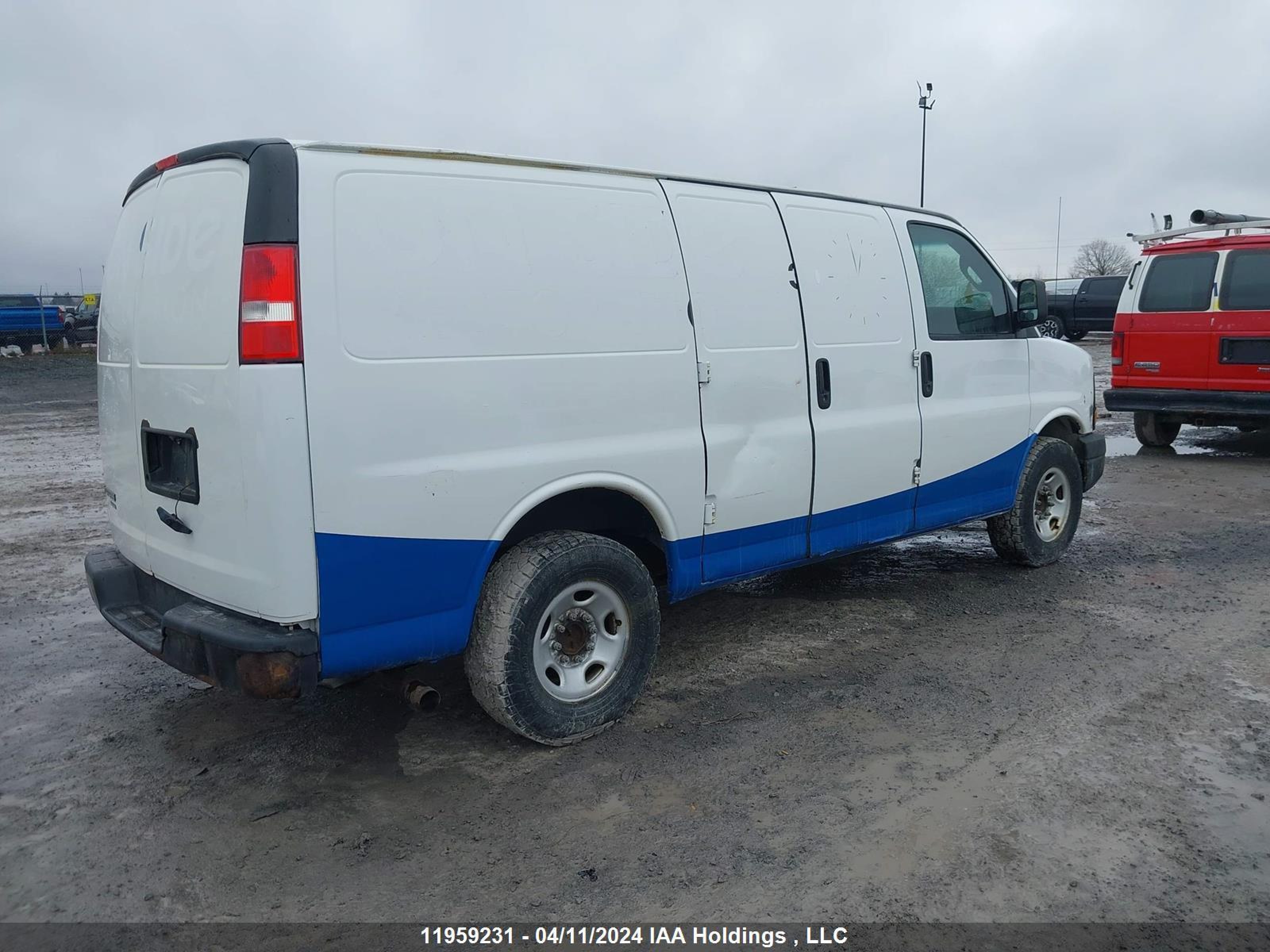 Photo 3 VIN: 1GCWGAFF0G1126144 - CHEVROLET EXPRESS 