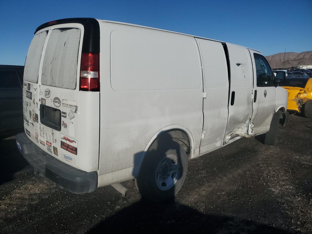 Photo 2 VIN: 1GCWGAFF0G1126175 - CHEVROLET EXPRESS 