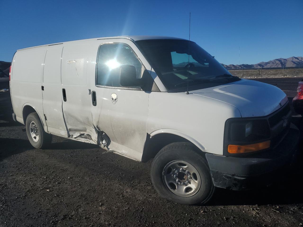 Photo 3 VIN: 1GCWGAFF0G1126175 - CHEVROLET EXPRESS 