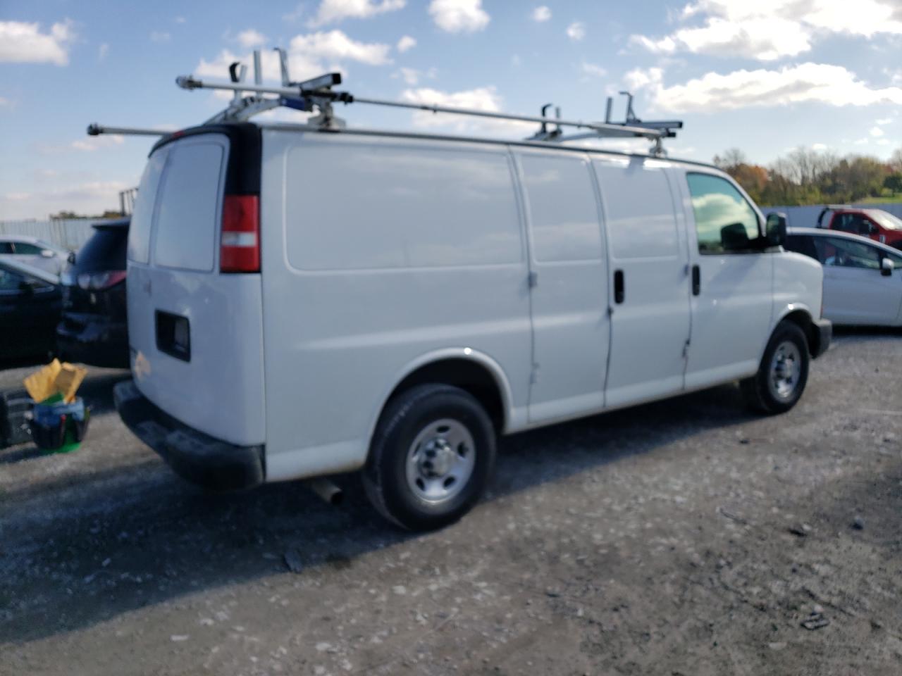 Photo 2 VIN: 1GCWGAFF1G1245269 - CHEVROLET EXPRESS 