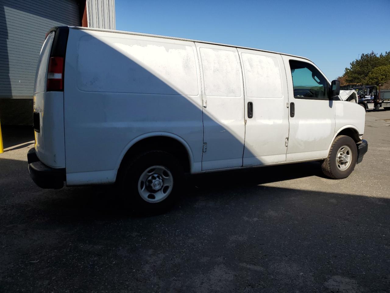 Photo 2 VIN: 1GCWGAFF1H1289306 - CHEVROLET EXPRESS 