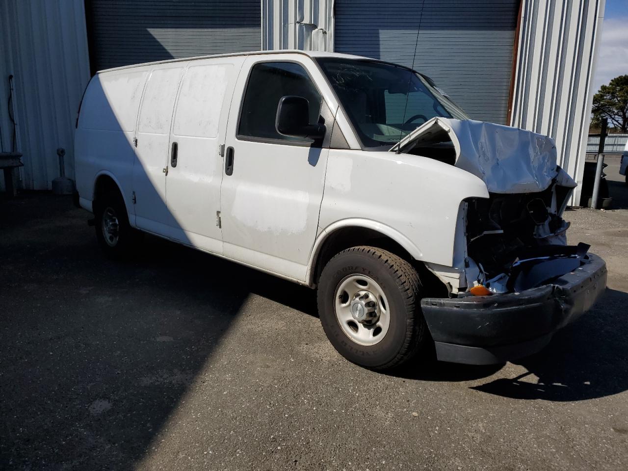 Photo 3 VIN: 1GCWGAFF1H1289306 - CHEVROLET EXPRESS 