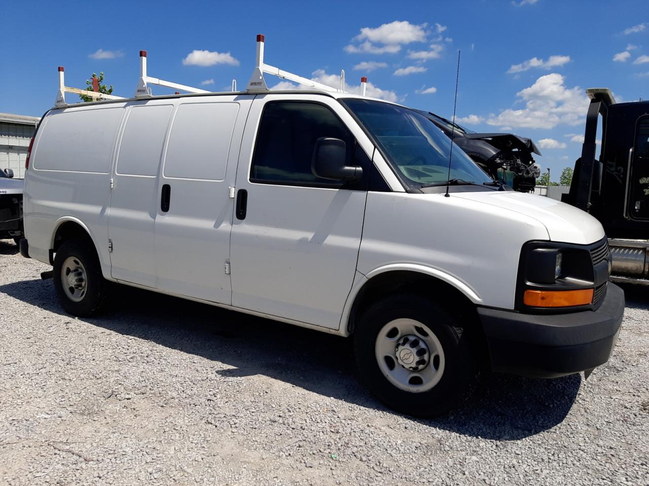 Photo 3 VIN: 1GCWGAFF4G1154500 - CHEVROLET EXPRESS 