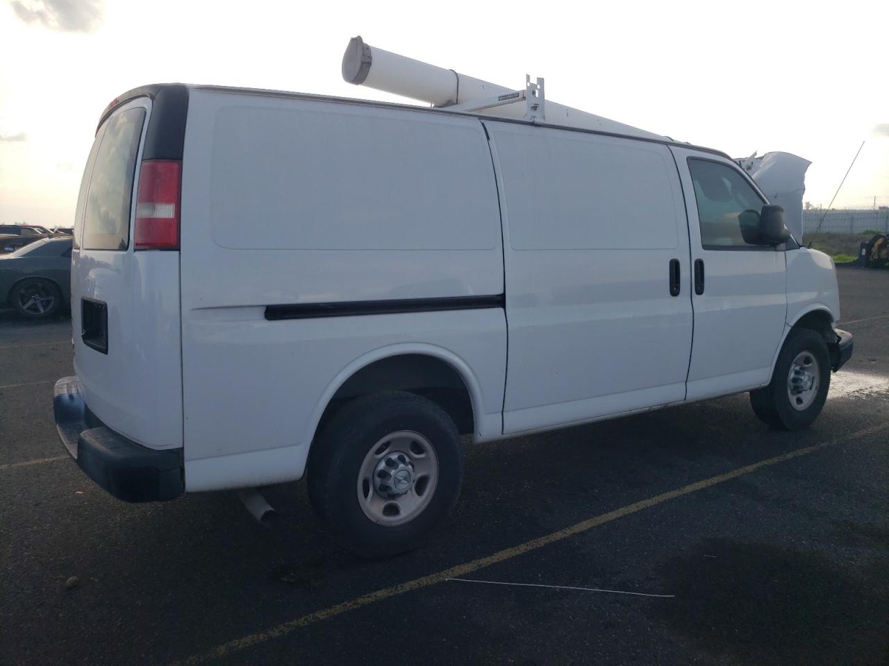 Photo 3 VIN: 1GCWGAFF4G1320367 - CHEVROLET EXPRESS 