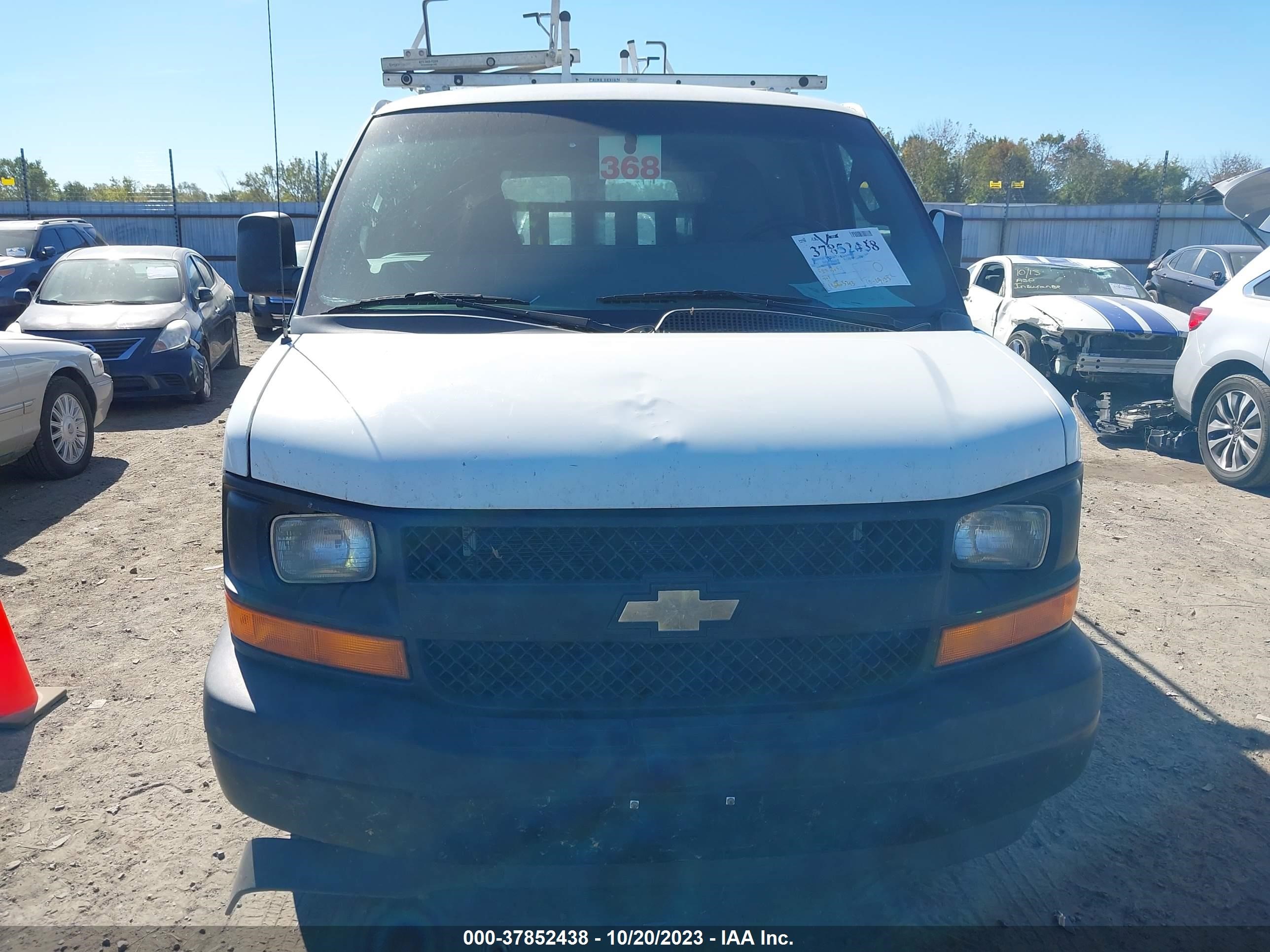 Photo 11 VIN: 1GCWGAFF5H1117988 - CHEVROLET EXPRESS 