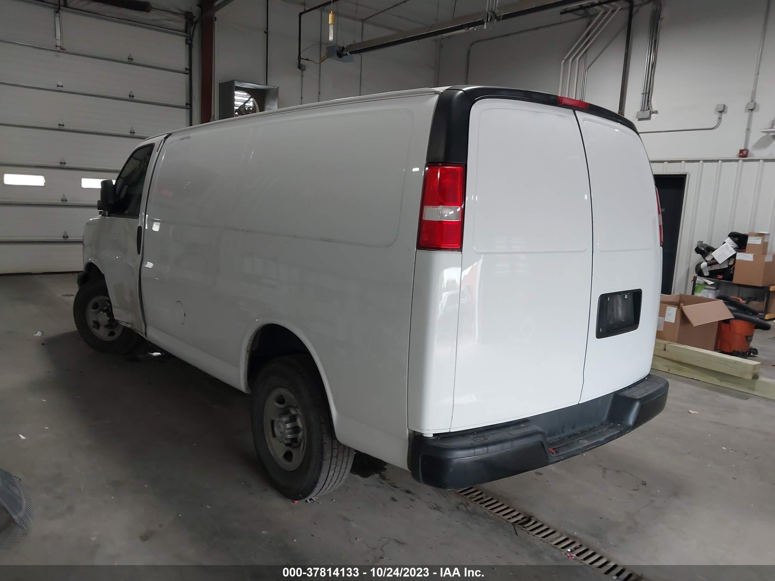 Photo 2 VIN: 1GCWGAFF5H1279717 - CHEVROLET EXPRESS 