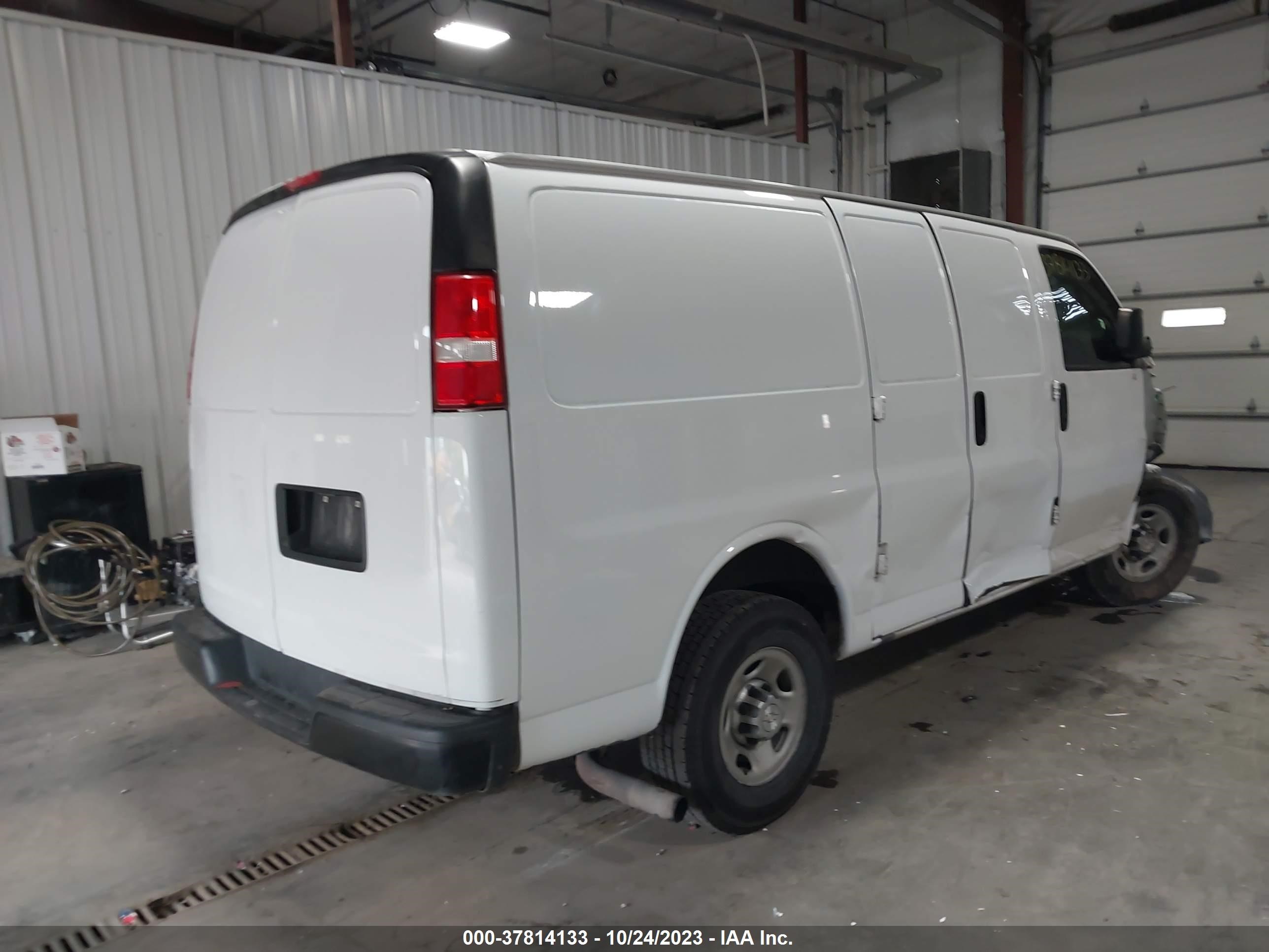 Photo 3 VIN: 1GCWGAFF5H1279717 - CHEVROLET EXPRESS 