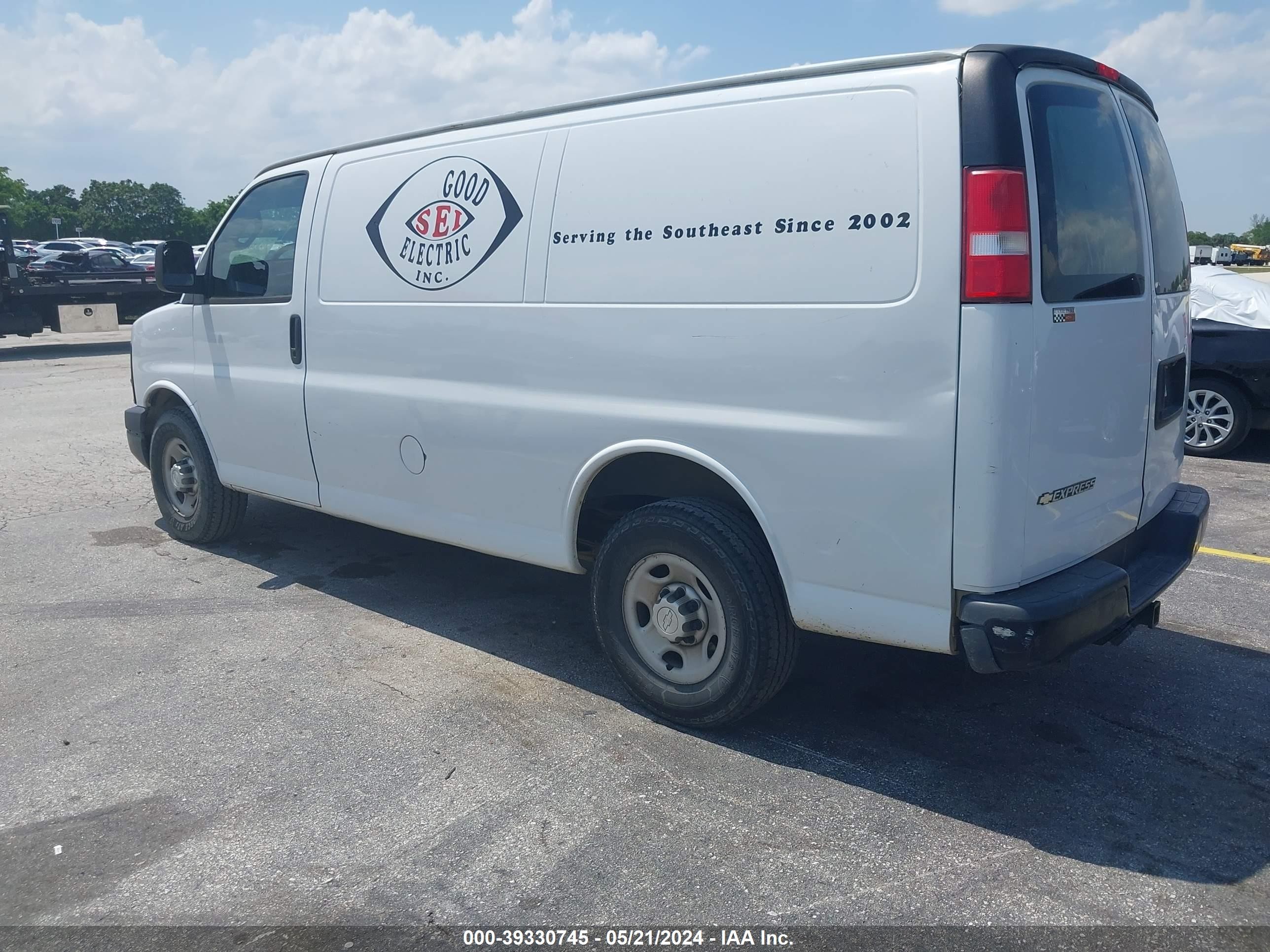 Photo 2 VIN: 1GCWGAFF5H1310075 - CHEVROLET EXPRESS 