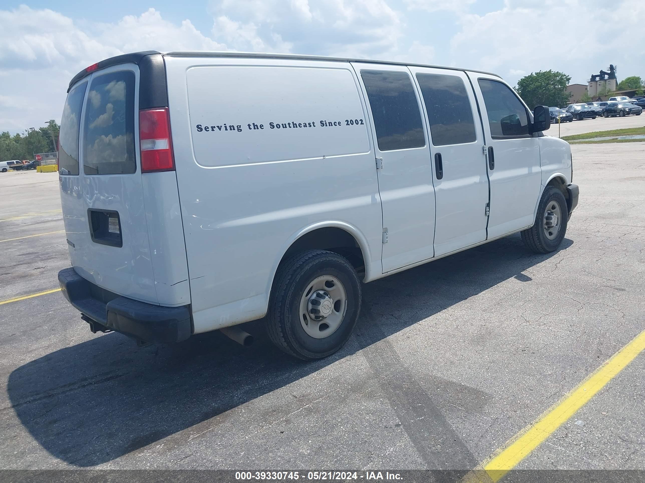 Photo 3 VIN: 1GCWGAFF5H1310075 - CHEVROLET EXPRESS 