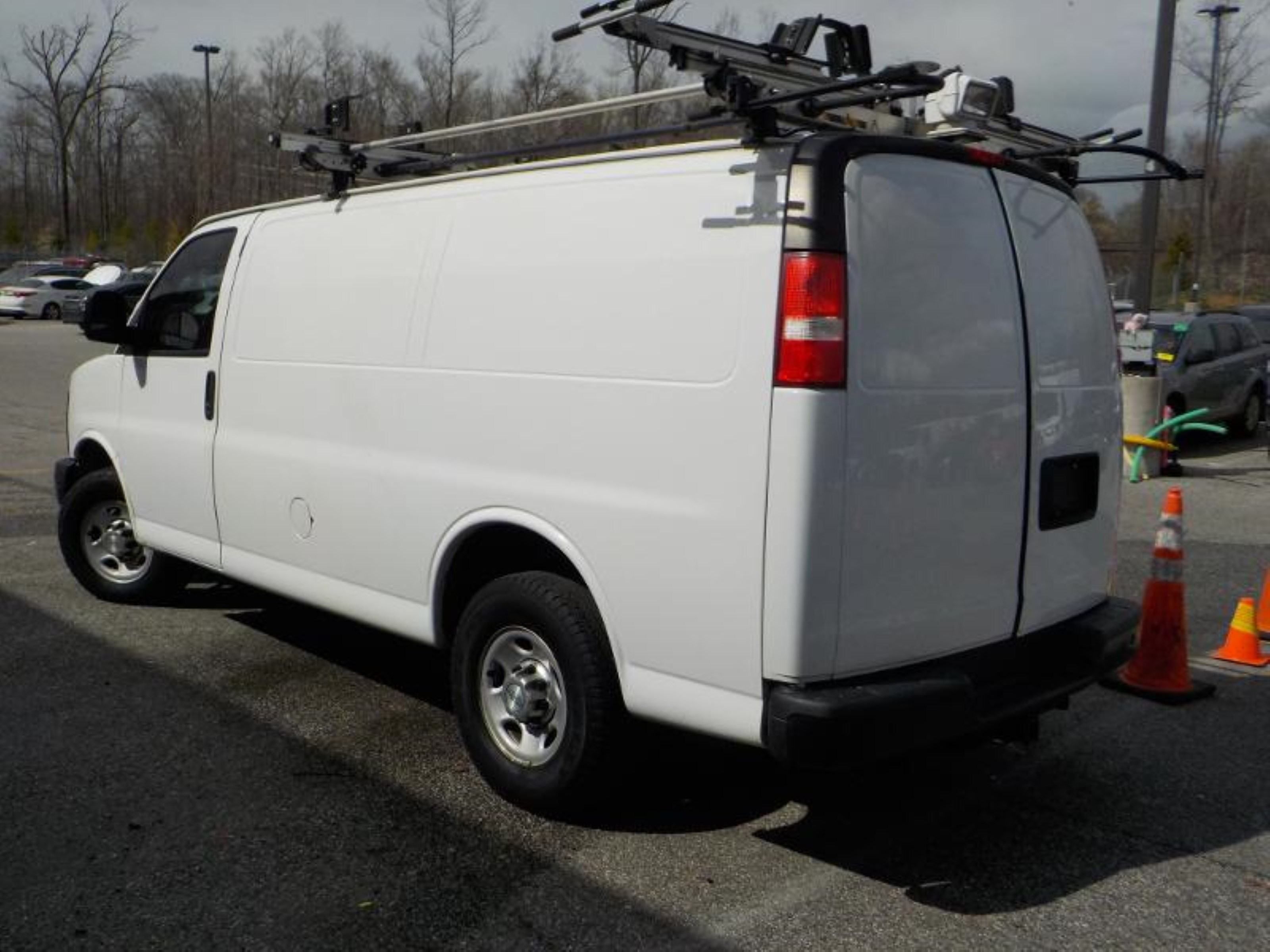 Photo 0 VIN: 1GCWGAFF6G1303635 - CHEVROLET EXPRESS 