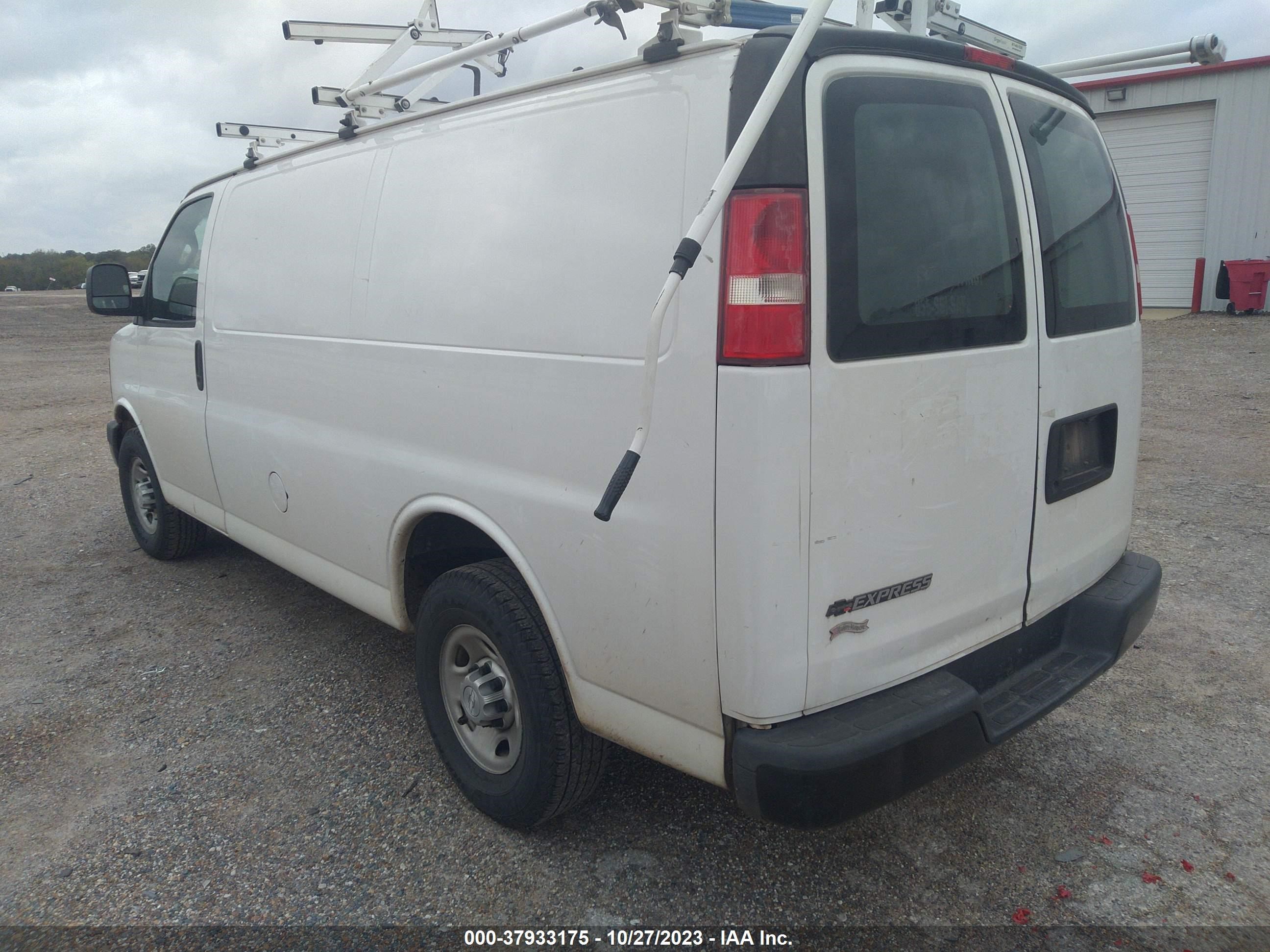 Photo 2 VIN: 1GCWGAFF6H1117417 - CHEVROLET EXPRESS 