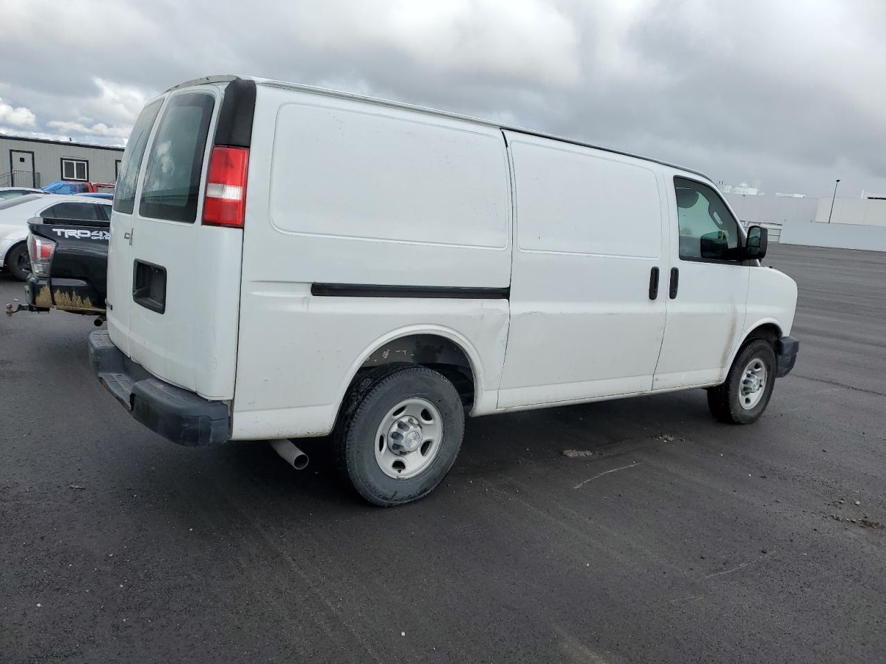 Photo 2 VIN: 1GCWGAFF7G1335946 - CHEVROLET EXPRESS 