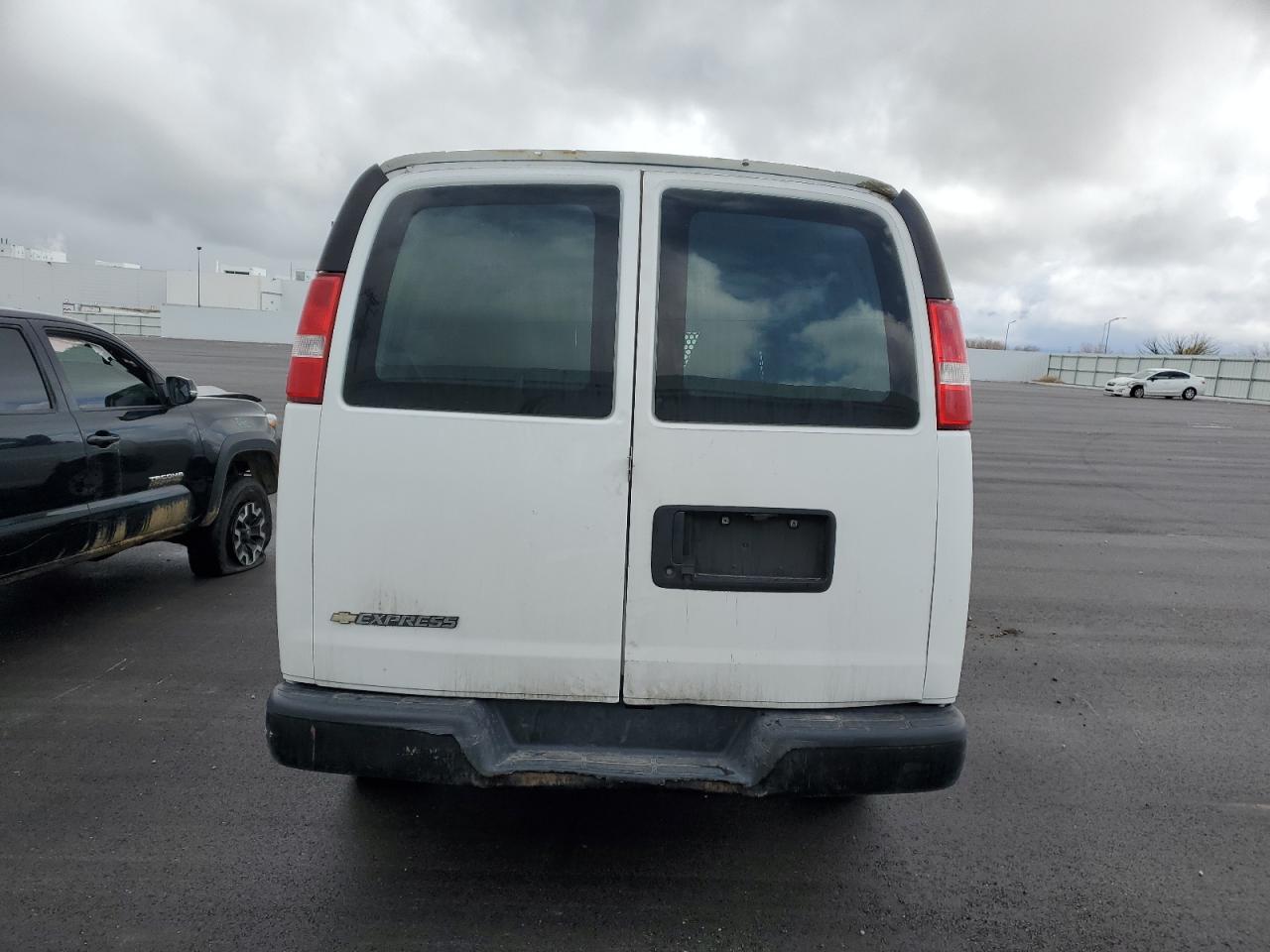 Photo 5 VIN: 1GCWGAFF7G1335946 - CHEVROLET EXPRESS 