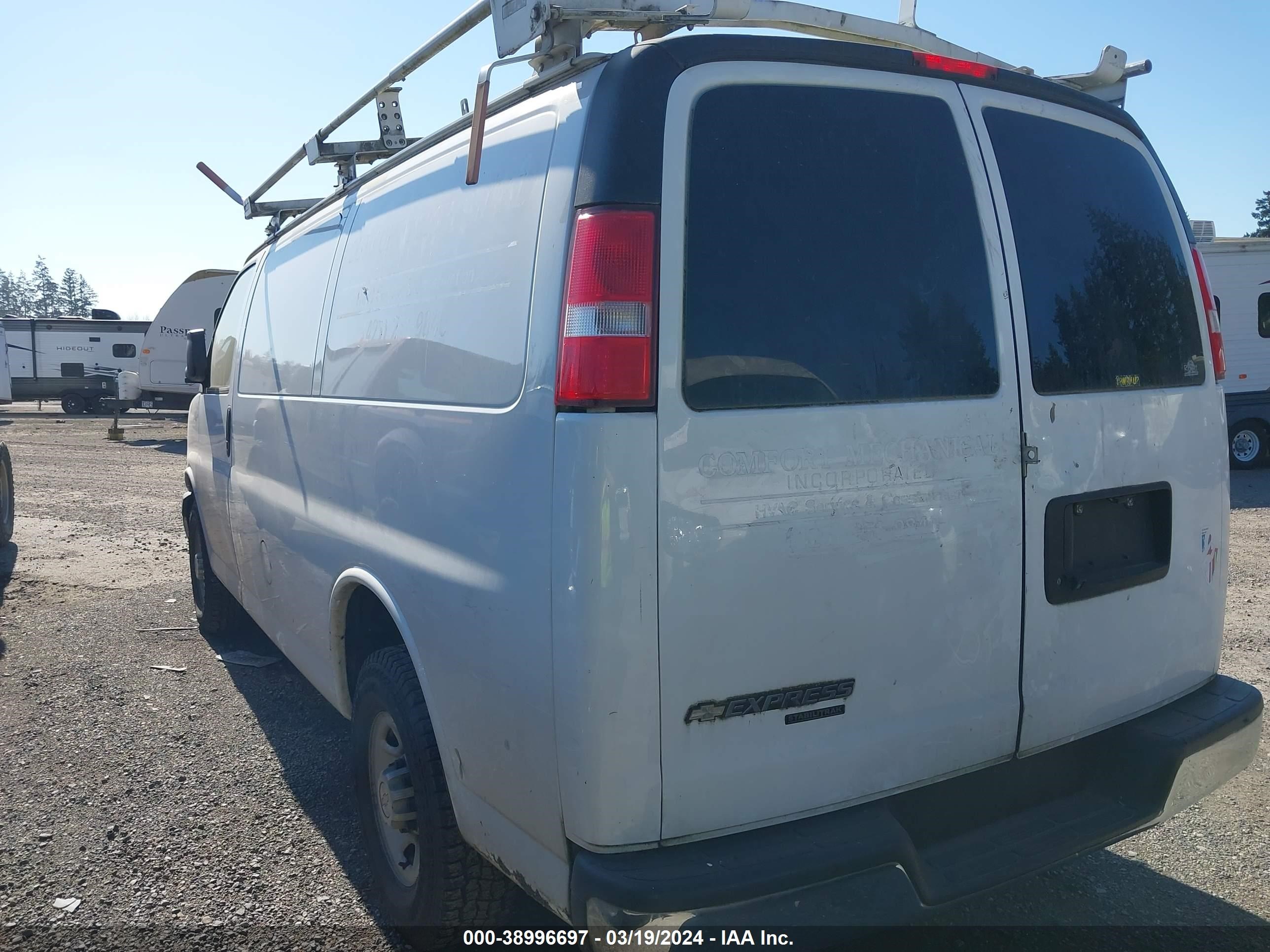 Photo 2 VIN: 1GCWGAFF8G1174927 - CHEVROLET EXPRESS 