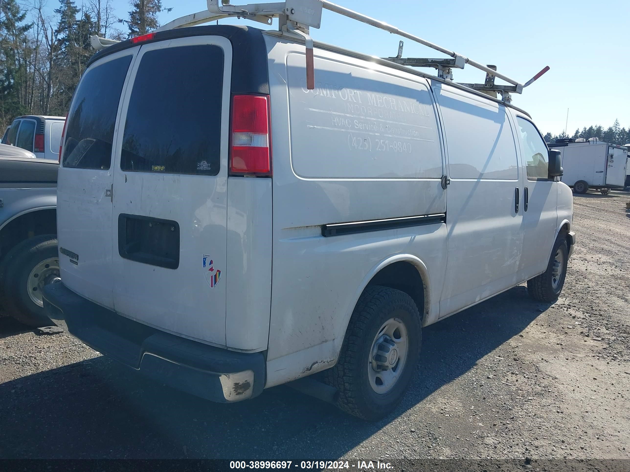 Photo 3 VIN: 1GCWGAFF8G1174927 - CHEVROLET EXPRESS 