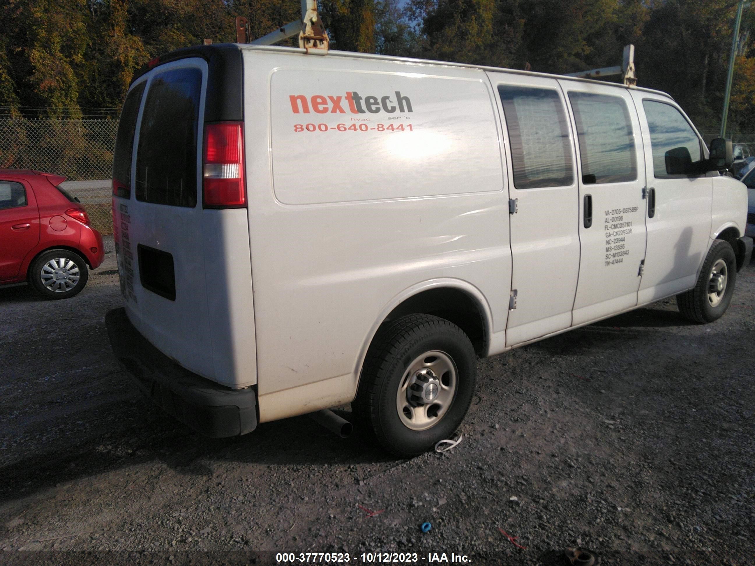 Photo 3 VIN: 1GCWGAFF8G1241445 - CHEVROLET EXPRESS 