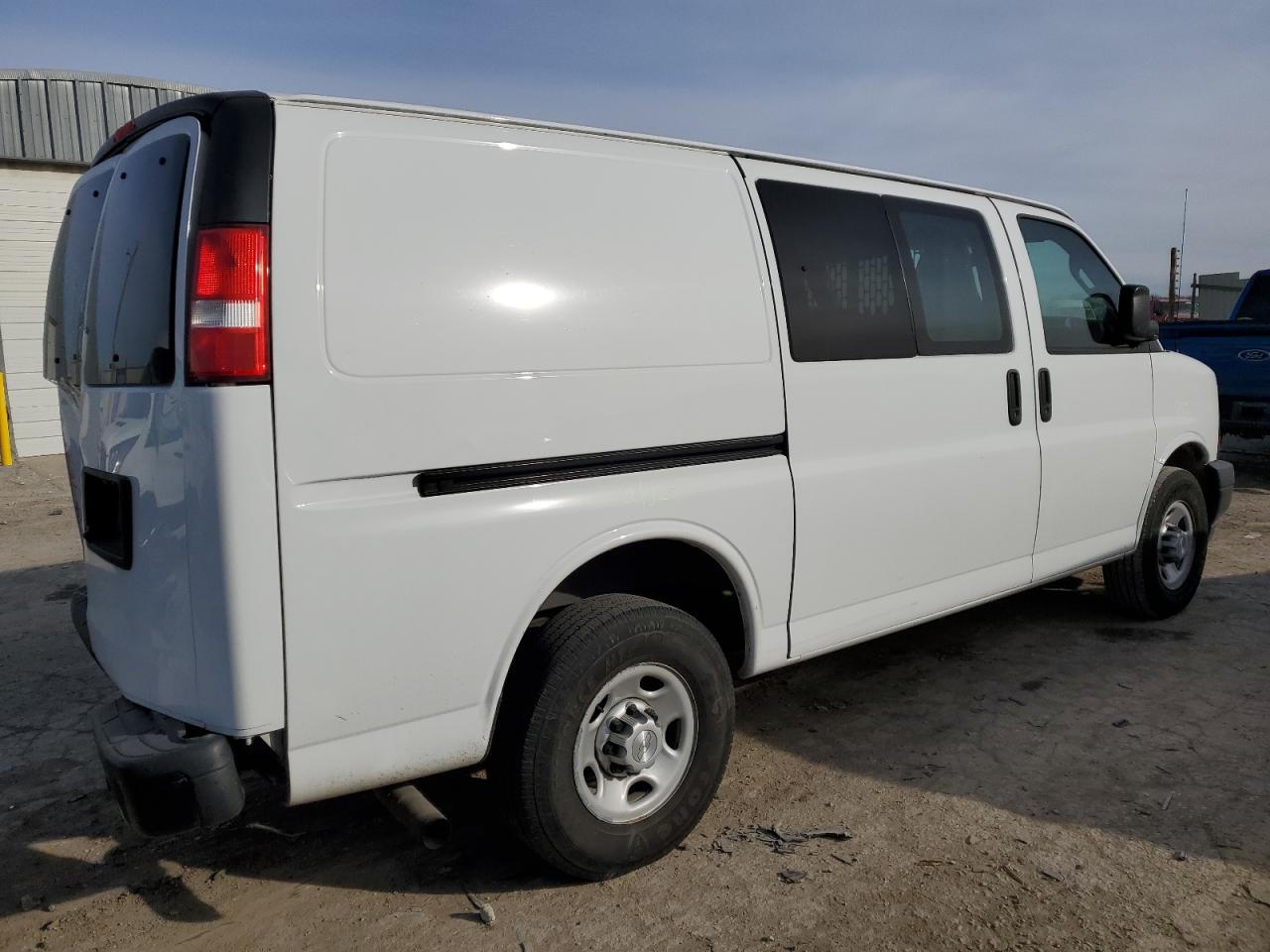 Photo 2 VIN: 1GCWGAFF8H1188358 - CHEVROLET EXPRESS 