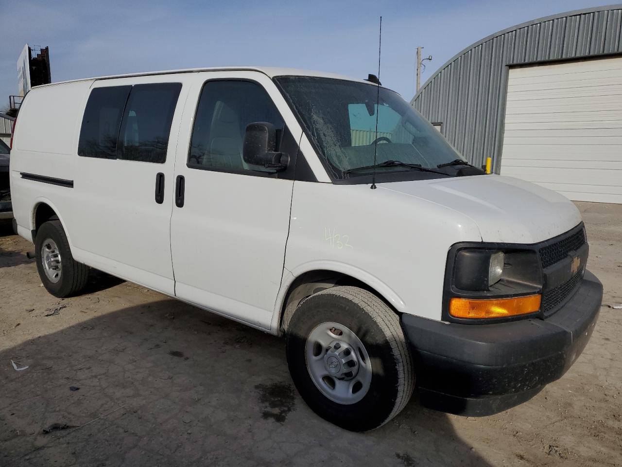 Photo 3 VIN: 1GCWGAFF8H1188358 - CHEVROLET EXPRESS 