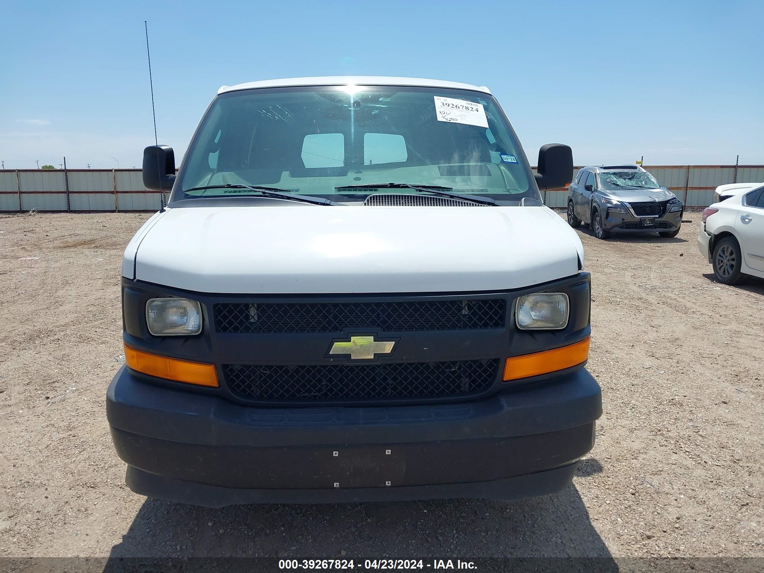 Photo 11 VIN: 1GCWGAFF9H1174467 - CHEVROLET EXPRESS 