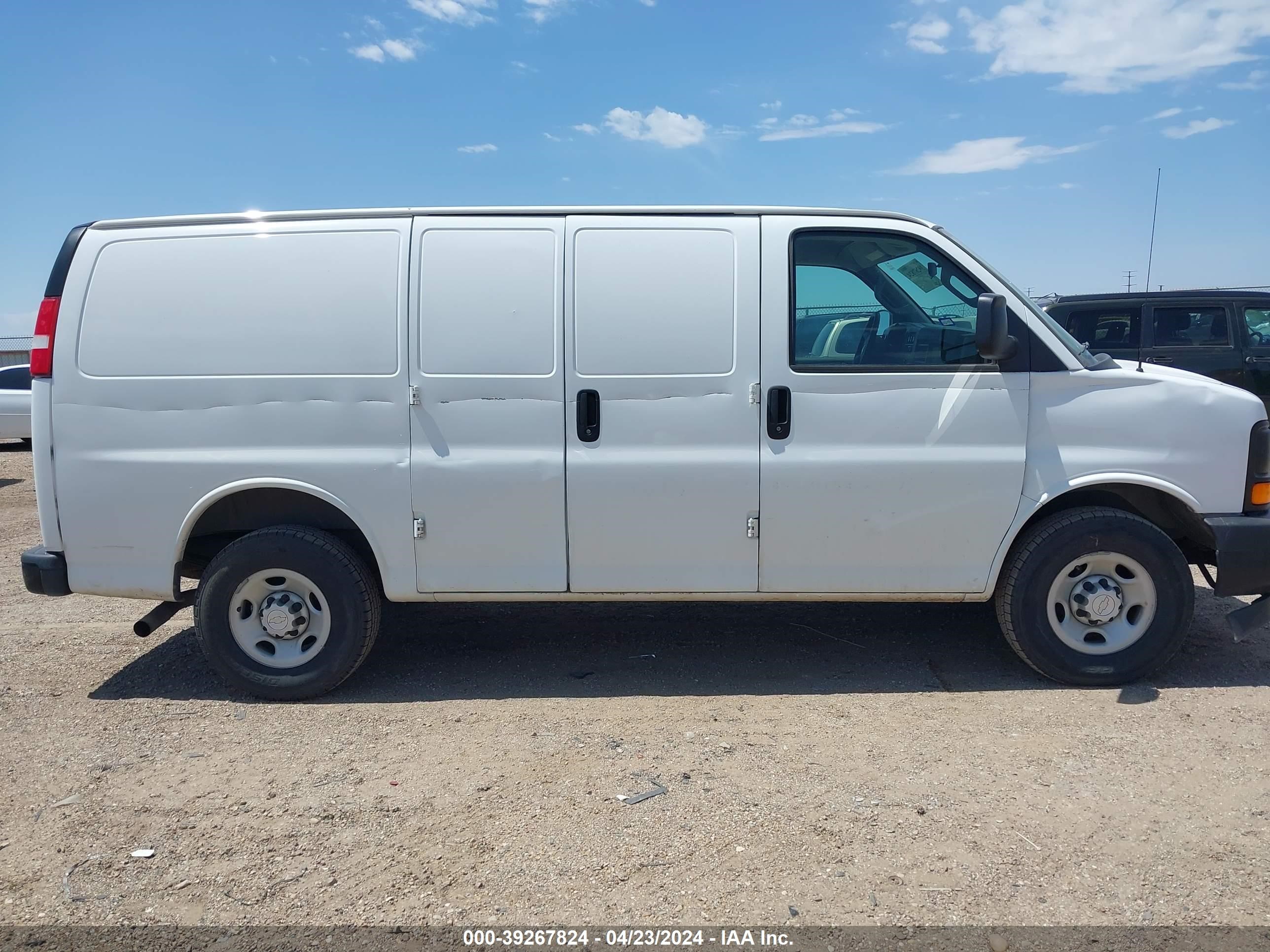 Photo 12 VIN: 1GCWGAFF9H1174467 - CHEVROLET EXPRESS 