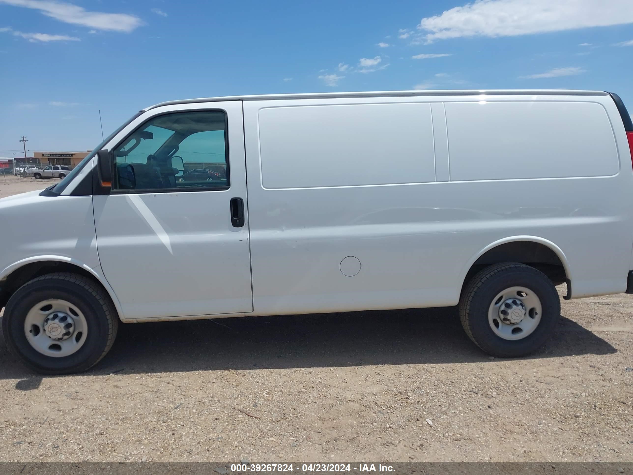 Photo 13 VIN: 1GCWGAFF9H1174467 - CHEVROLET EXPRESS 