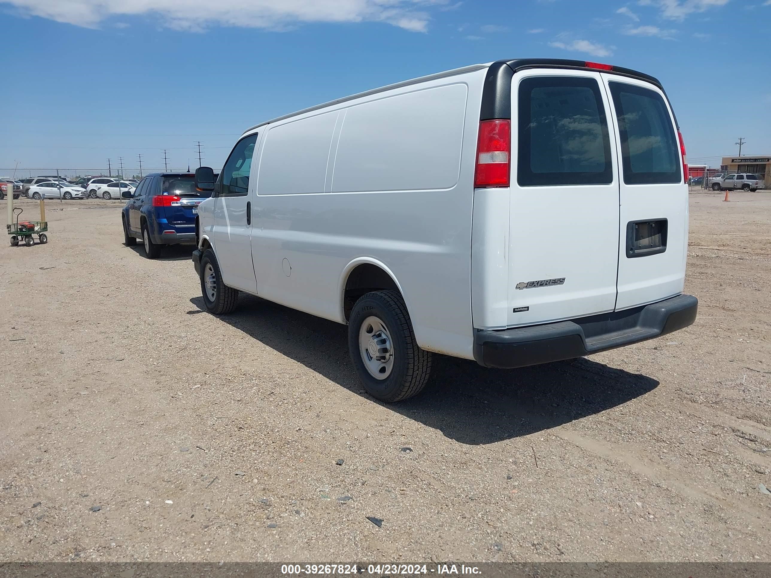 Photo 2 VIN: 1GCWGAFF9H1174467 - CHEVROLET EXPRESS 