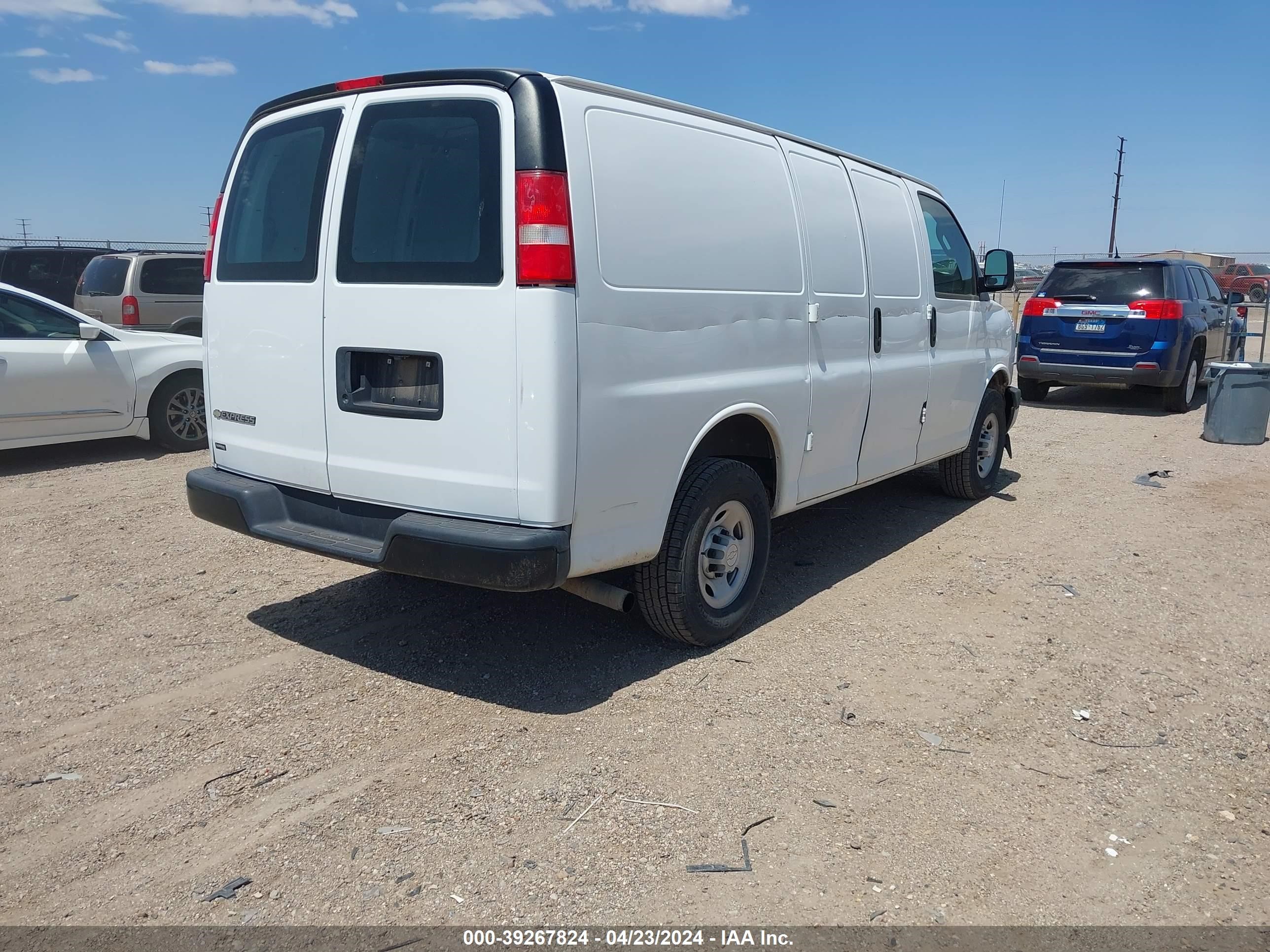 Photo 3 VIN: 1GCWGAFF9H1174467 - CHEVROLET EXPRESS 