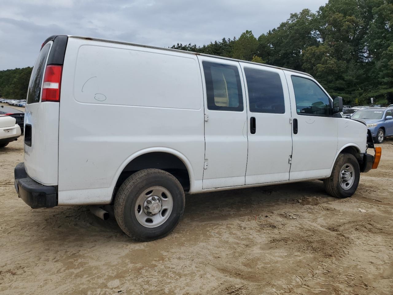 Photo 2 VIN: 1GCWGAFFXG1279145 - CHEVROLET EXPRESS 