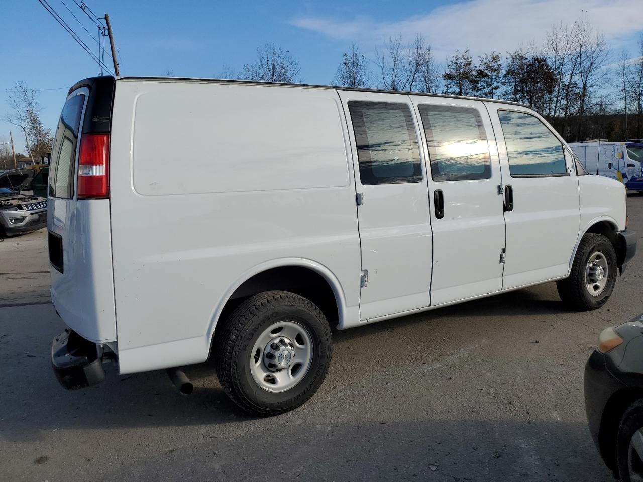 Photo 2 VIN: 1GCWGAFFXH1122183 - CHEVROLET EXPRESS 