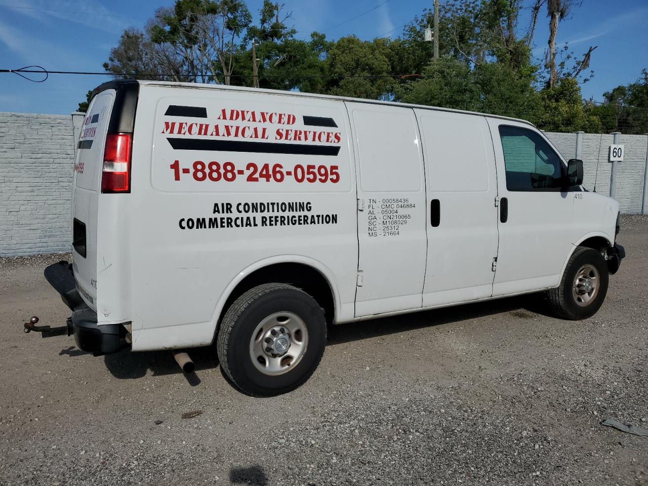 Photo 2 VIN: 1GCWGAFG0J1343662 - CHEVROLET EXPRESS 