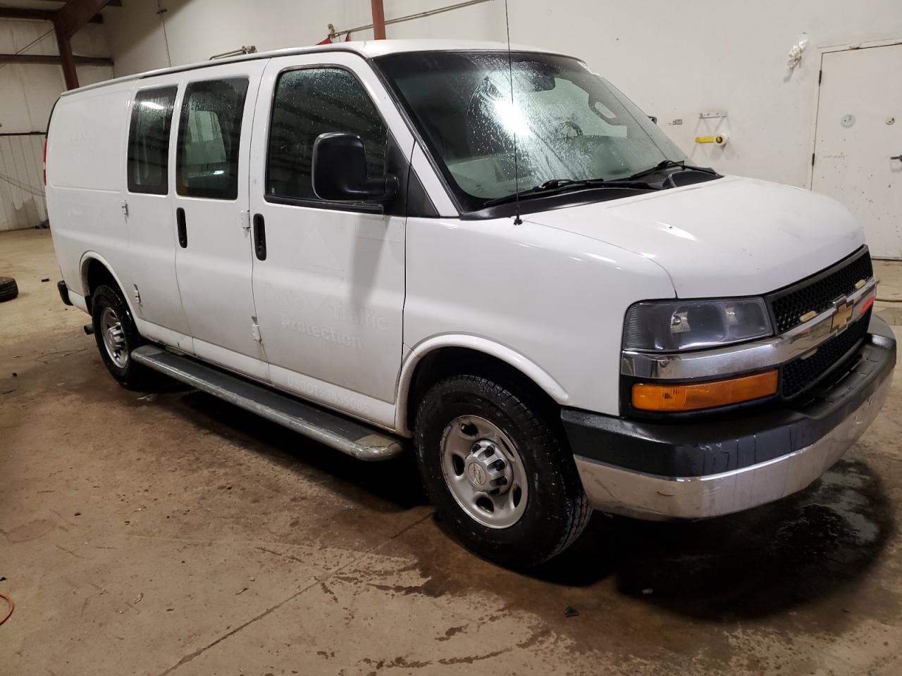 Photo 3 VIN: 1GCWGAFG2J1904654 - CHEVROLET EXPRESS 