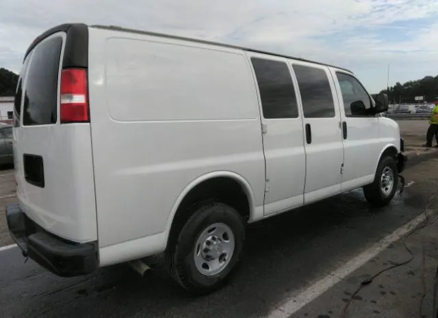 Photo 3 VIN: 1GCWGAFG4J1337282 - CHEVROLET EXPRESS CARGO VAN 