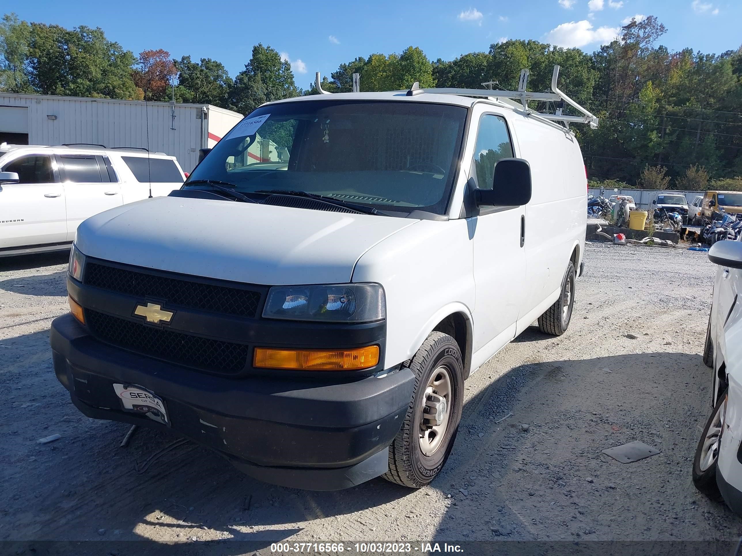 Photo 1 VIN: 1GCWGAFG5J1345472 - CHEVROLET EXPRESS 