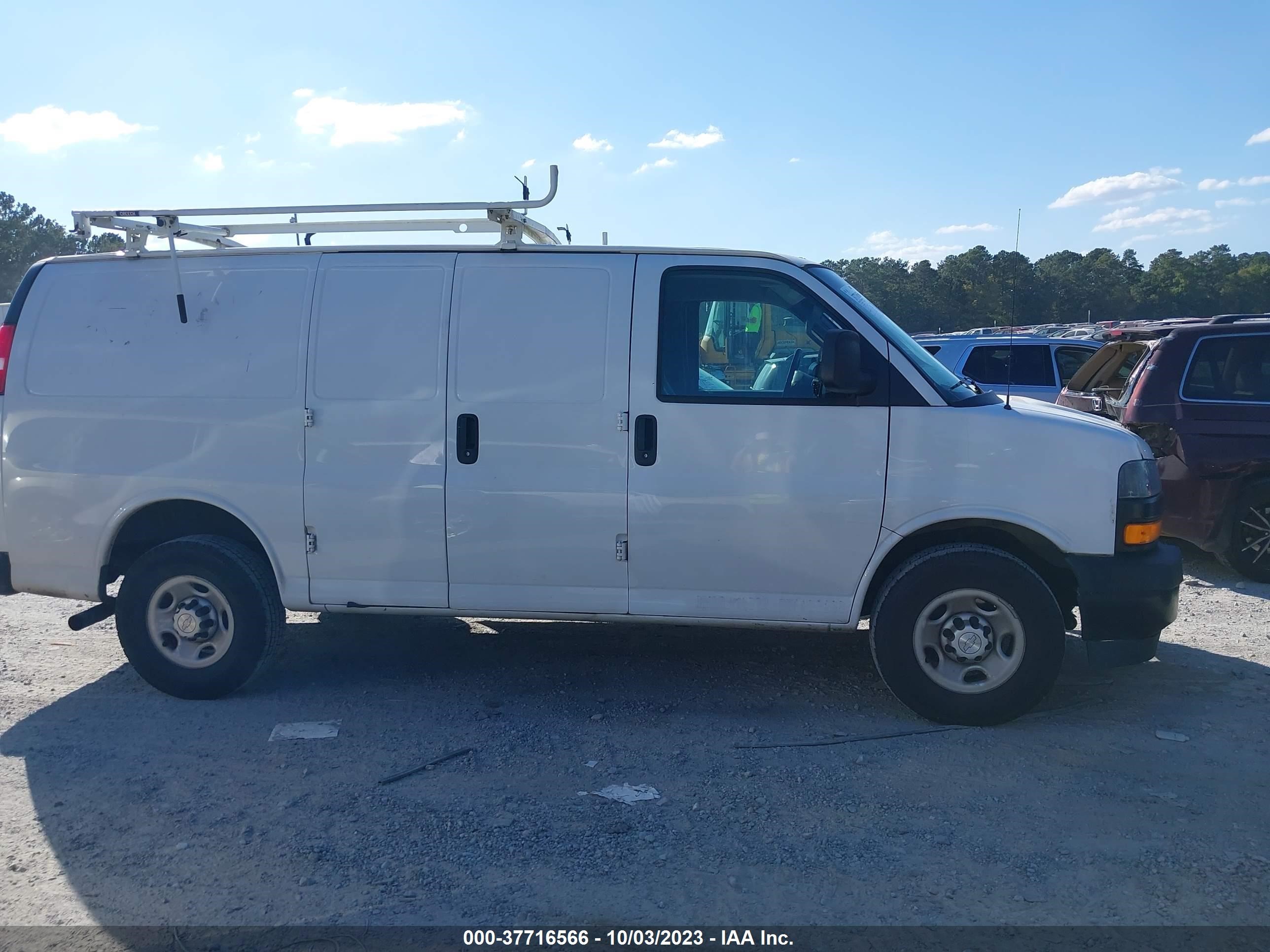 Photo 12 VIN: 1GCWGAFG5J1345472 - CHEVROLET EXPRESS 