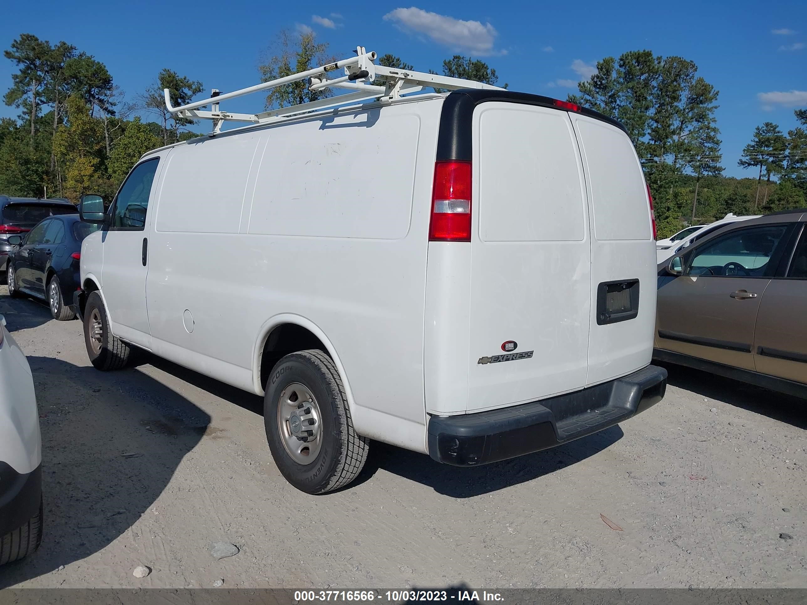 Photo 2 VIN: 1GCWGAFG5J1345472 - CHEVROLET EXPRESS 