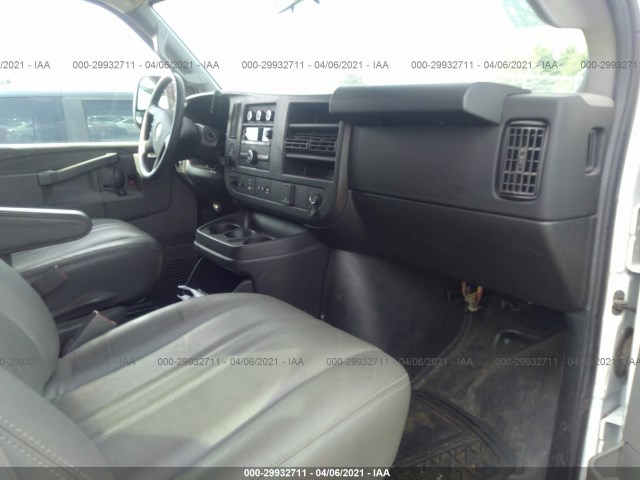 Photo 4 VIN: 1GCWGAFG6J1213353 - CHEVROLET EXPRESS CARGO VAN 