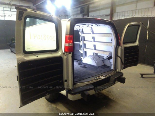 Photo 2 VIN: 1GCWGAFG6J1909226 - CHEVROLET EXPRESS CARGO VAN 