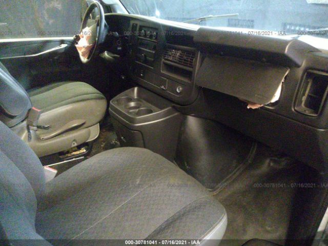 Photo 4 VIN: 1GCWGAFG6J1909226 - CHEVROLET EXPRESS CARGO VAN 