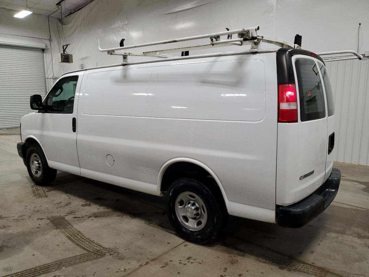 Photo 1 VIN: 1GCWGAFG7H1245822 - CHEVROLET EXPRESS 