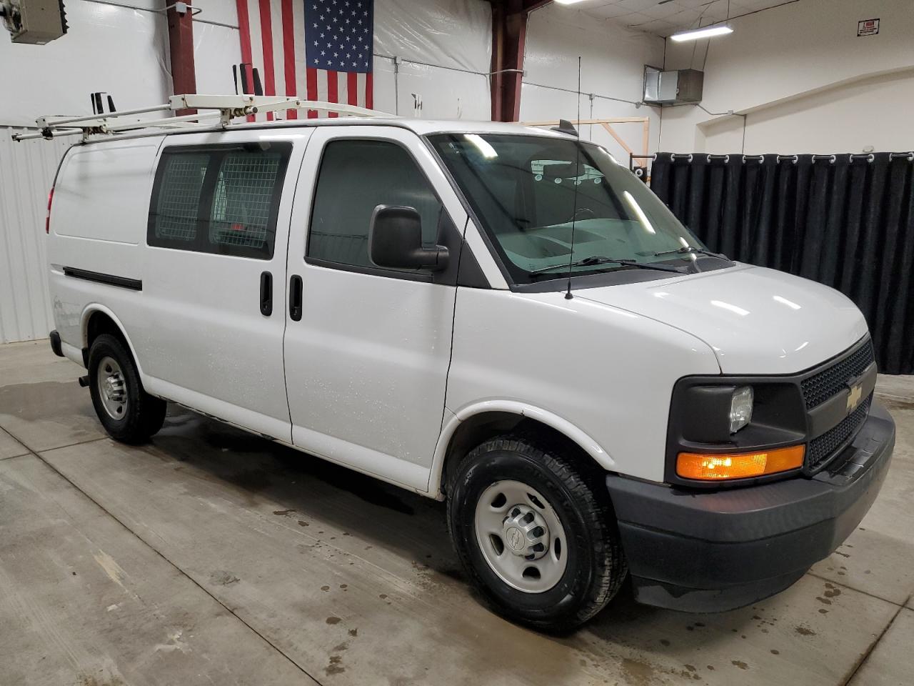 Photo 3 VIN: 1GCWGAFG7H1245822 - CHEVROLET EXPRESS 