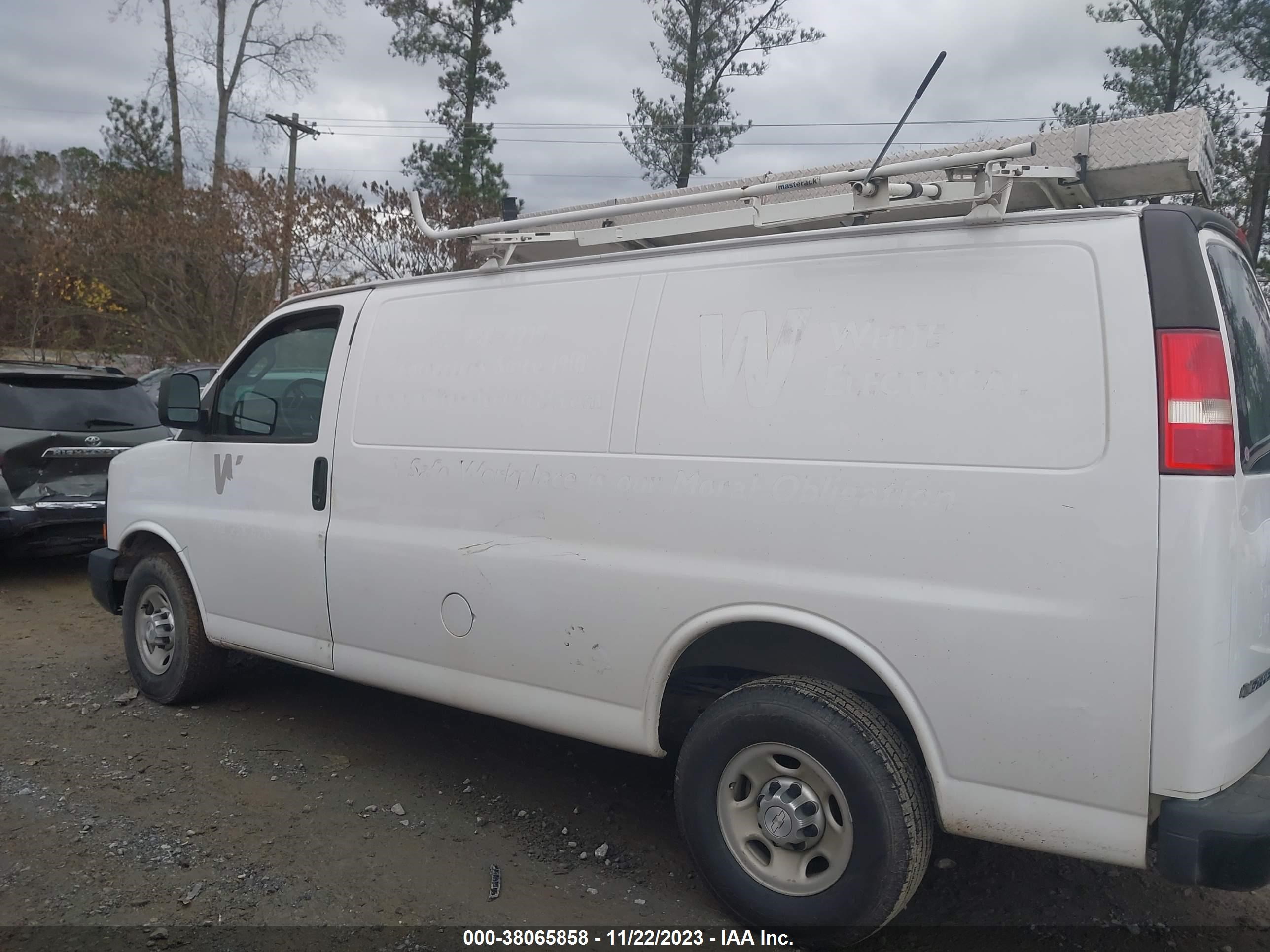 Photo 13 VIN: 1GCWGAFG7H1269375 - CHEVROLET EXPRESS 