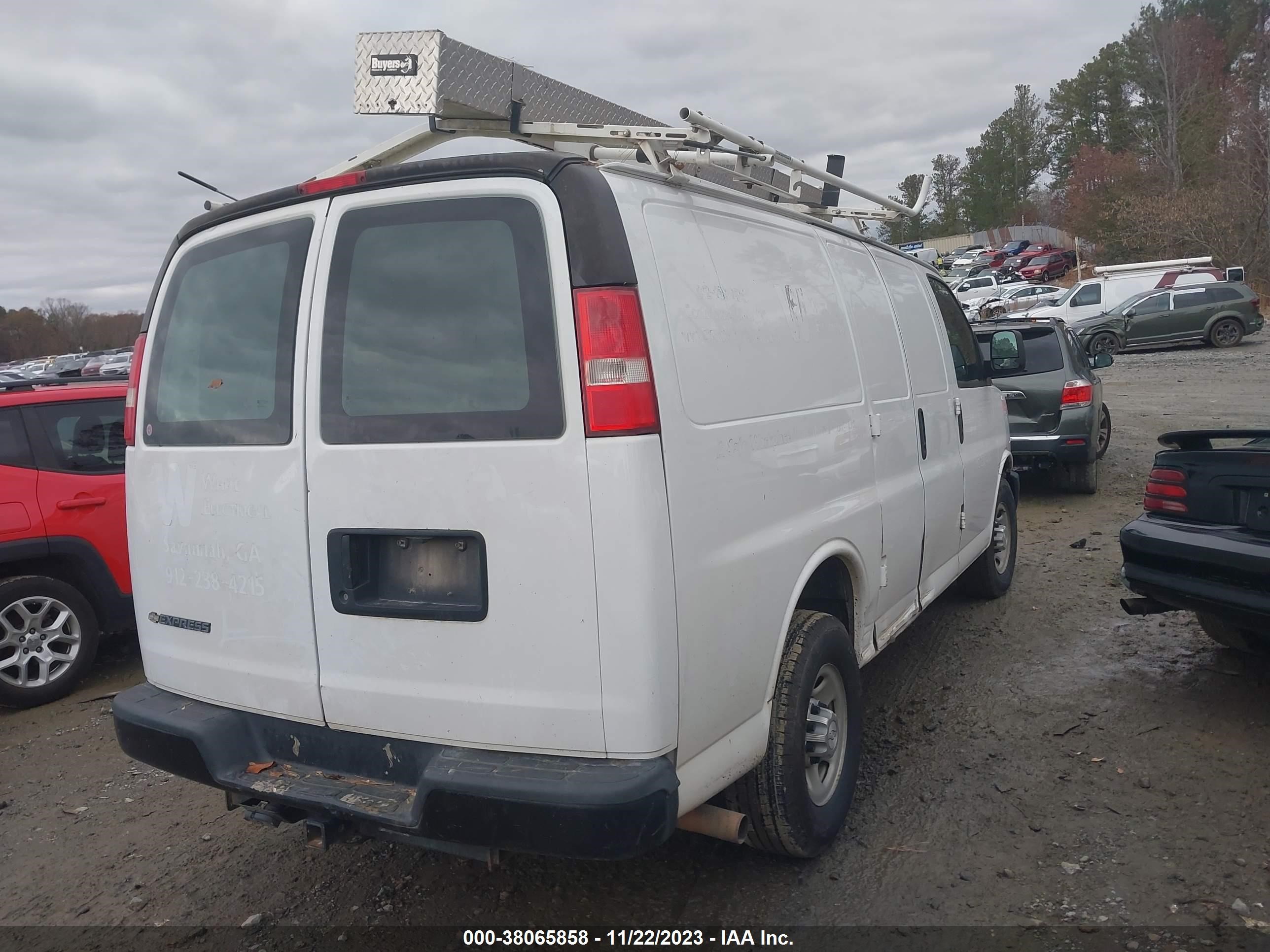 Photo 3 VIN: 1GCWGAFG7H1269375 - CHEVROLET EXPRESS 