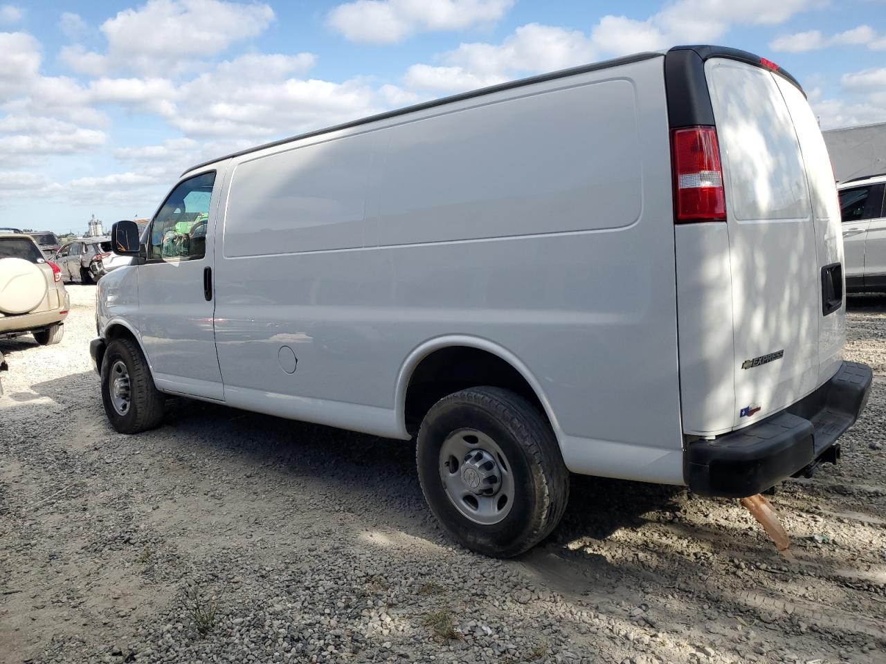 Photo 2 VIN: 1GCWGAFG8L1147326 - CHEVROLET EXPRESS 