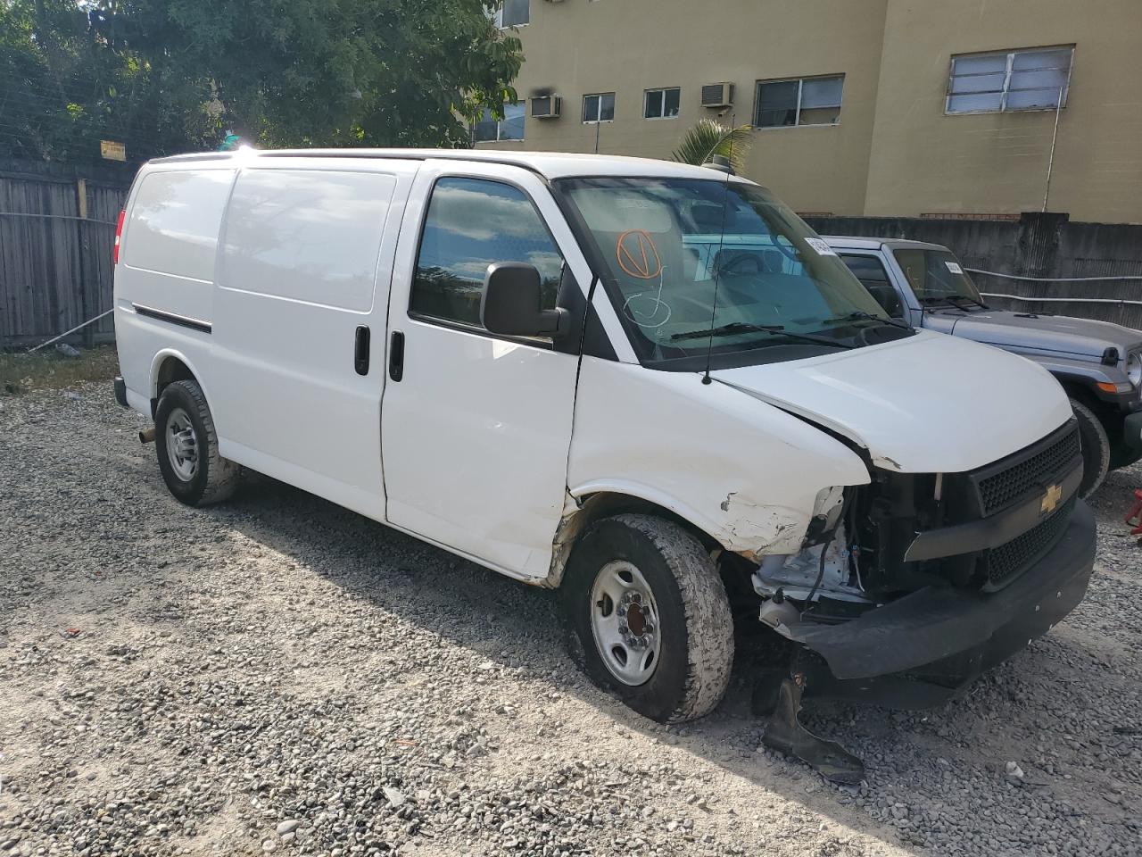 Photo 4 VIN: 1GCWGAFG8L1147326 - CHEVROLET EXPRESS 