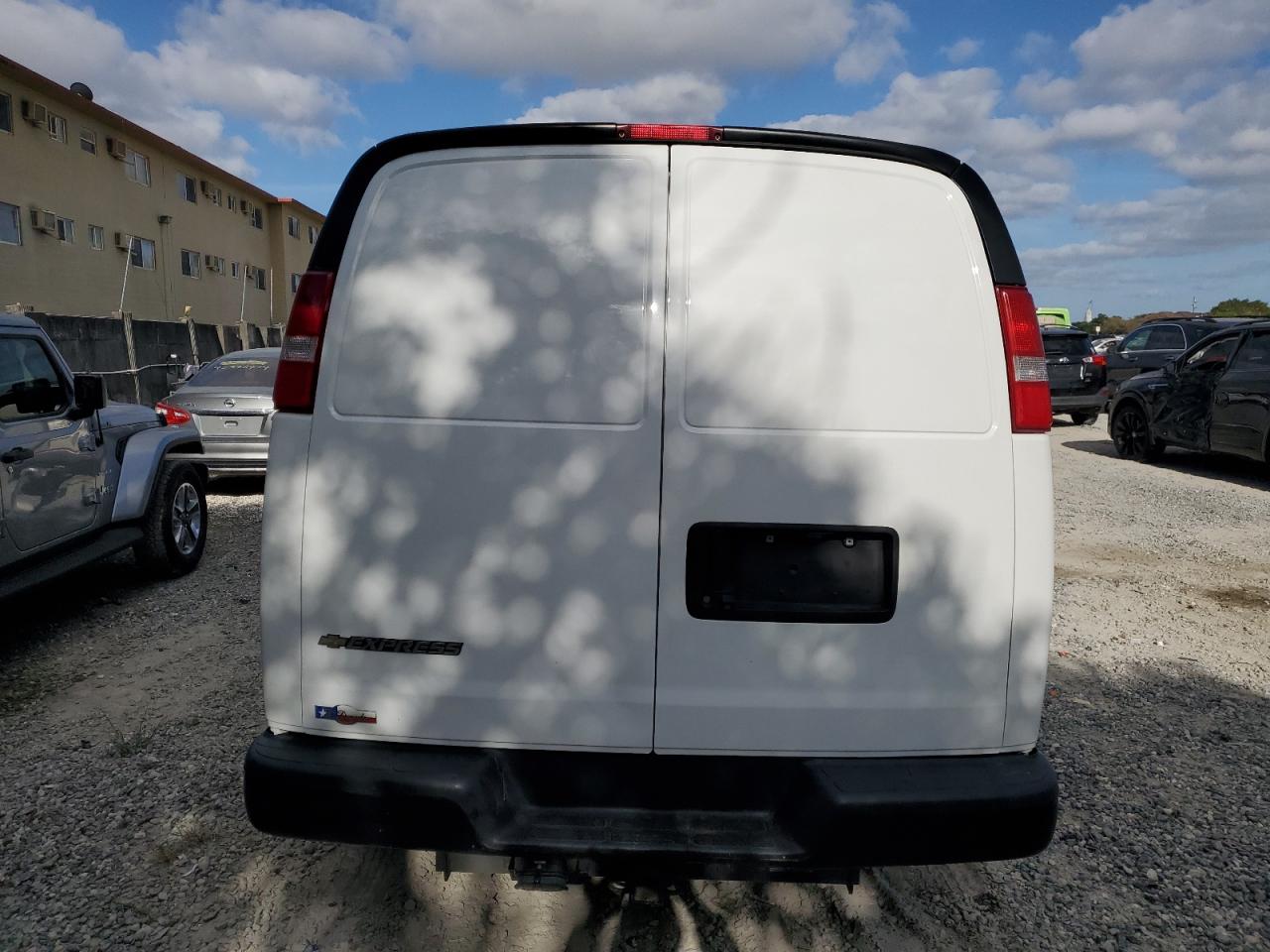 Photo 6 VIN: 1GCWGAFG8L1147326 - CHEVROLET EXPRESS 