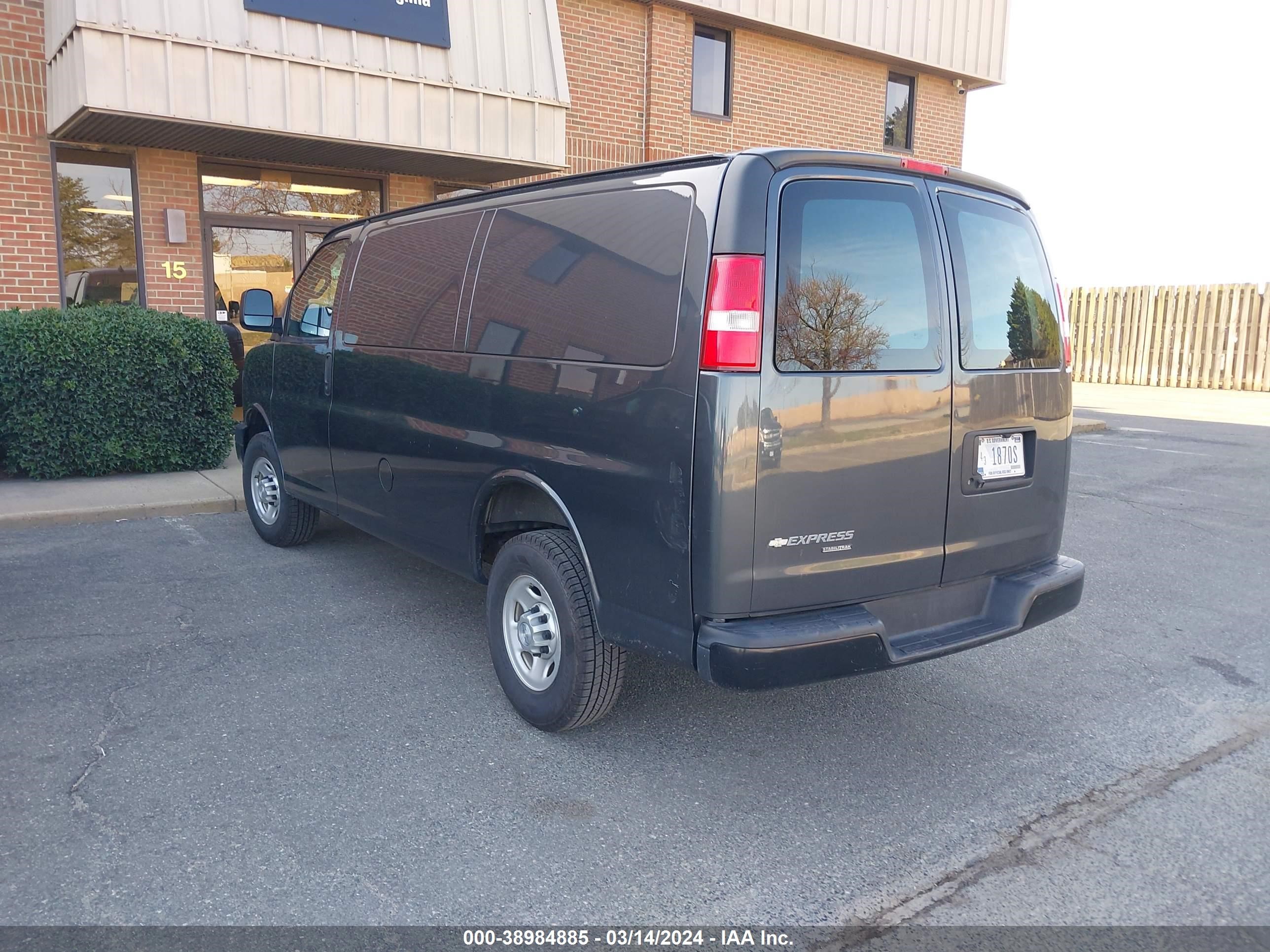 Photo 2 VIN: 1GCWGAFG9G1252043 - CHEVROLET EXPRESS 