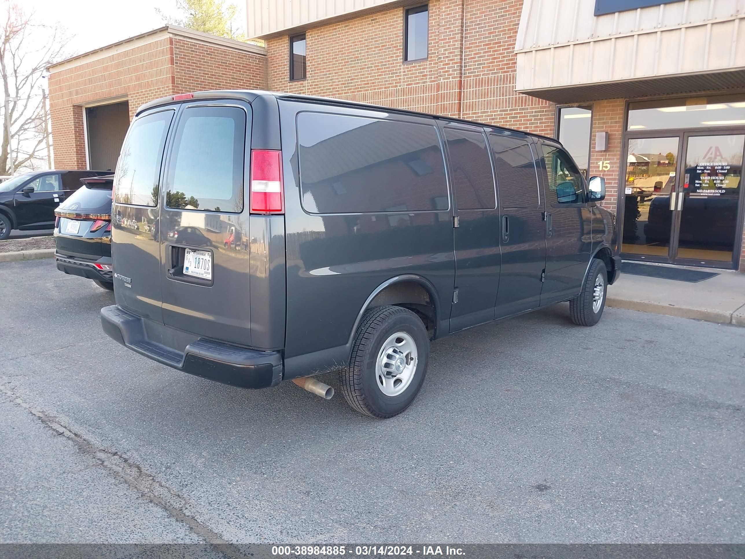 Photo 3 VIN: 1GCWGAFG9G1252043 - CHEVROLET EXPRESS 