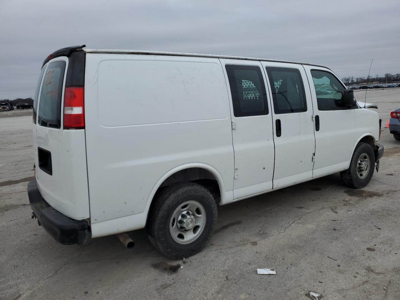 Photo 2 VIN: 1GCWGAFG9H1118537 - CHEVROLET EXPRESS 